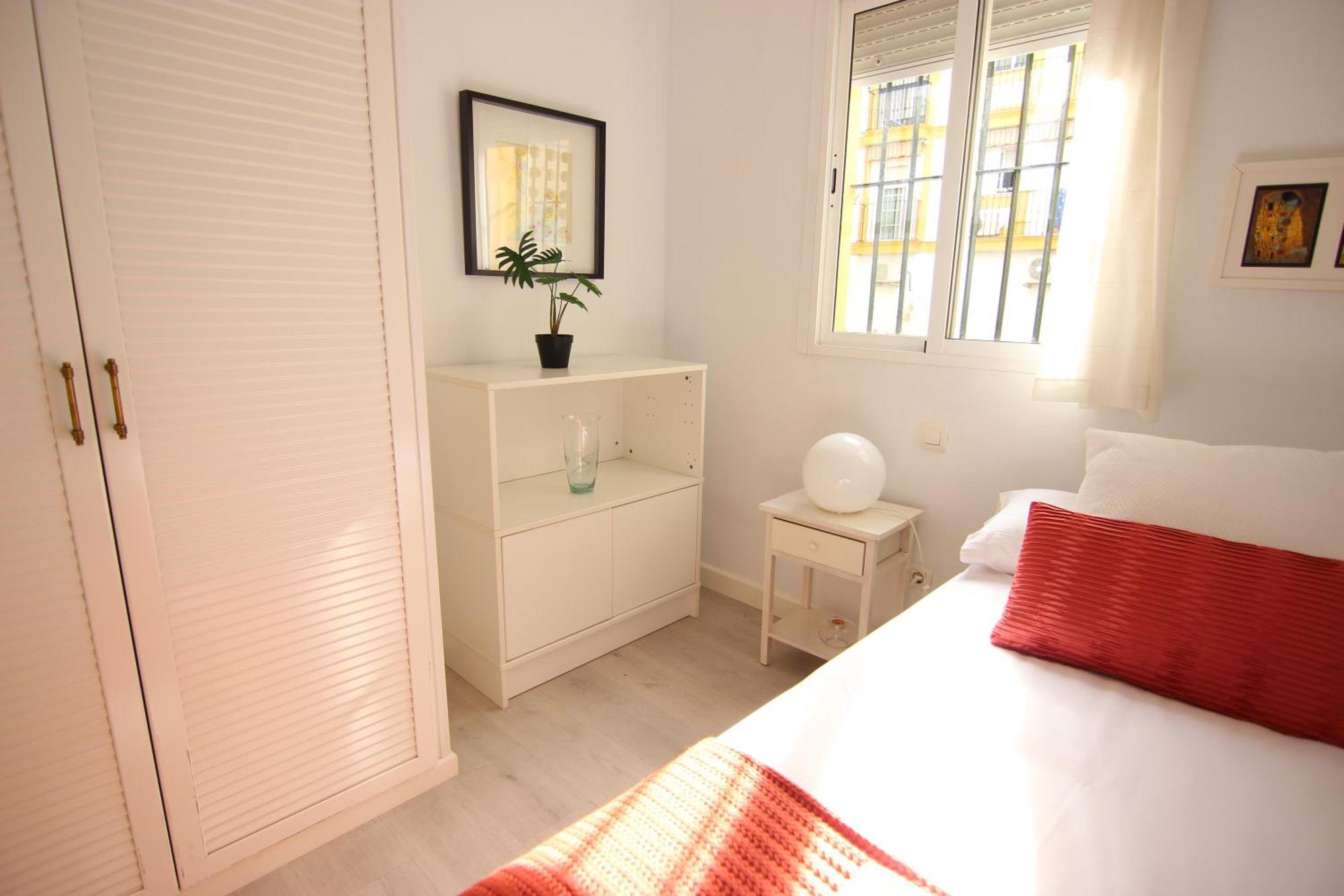 Rentalsevilla Espacioso Apartamento En La Alameda De Hercules Con Parking Sevilha Exterior foto