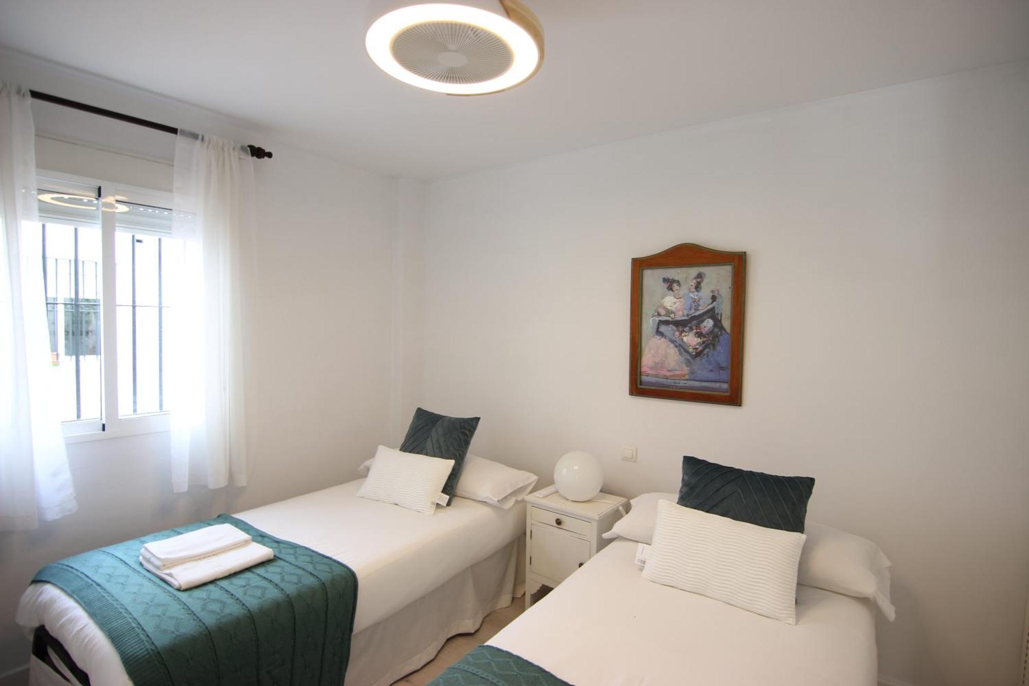 Rentalsevilla Espacioso Apartamento En La Alameda De Hercules Con Parking Sevilha Exterior foto