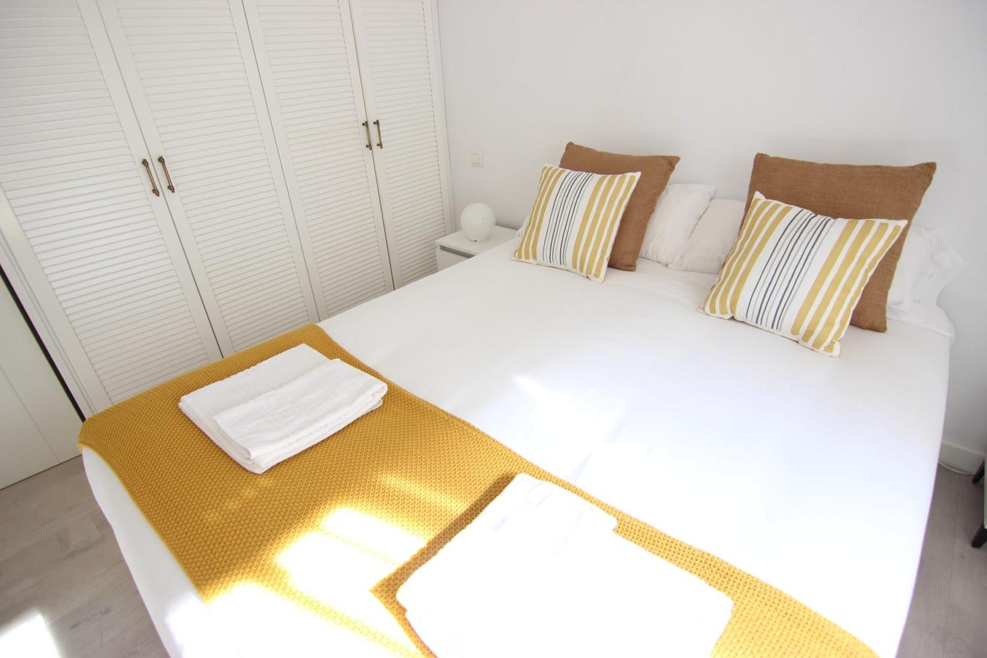 Rentalsevilla Espacioso Apartamento En La Alameda De Hercules Con Parking Sevilha Exterior foto